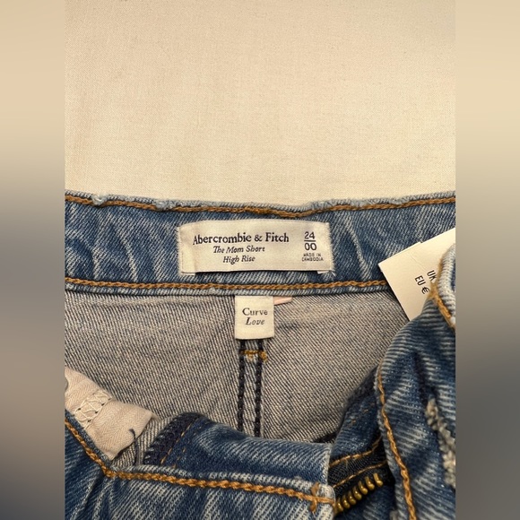 ✨ABERCROMBIE NWT - ‘The Mom Short’ High Rise Curve Love 24 / 00 - Picture 10 of 12